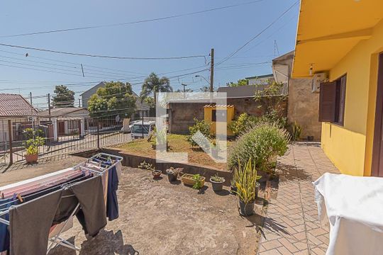 Quintal de casa à venda com 3 quartos, 180m² em Pinheiro, São Leopoldo