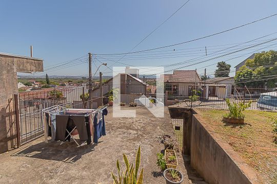 Quintal de casa à venda com 3 quartos, 180m² em Pinheiro, São Leopoldo