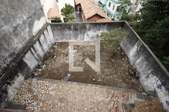 Quintal fundos de casa à venda com 3 quartos, 280m² em Vila Monumento, São Paulo