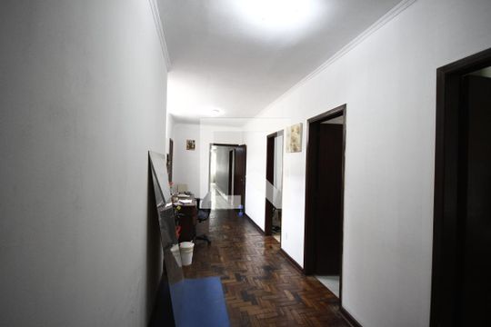 Corredor de casa à venda com 3 quartos, 280m² em Vila Monumento, São Paulo