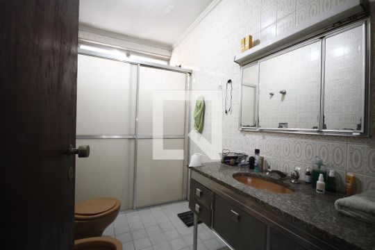 Banheiro de casa à venda com 3 quartos, 280m² em Vila Monumento, São Paulo