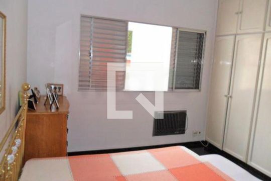 Casa à venda com 4 quartos, 200m² em Aclimação, São Paulo