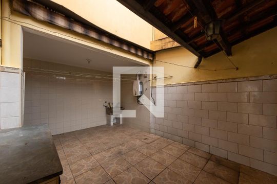 Casa à venda com 3 quartos, 200m² em Parque São Lucas, São Paulo