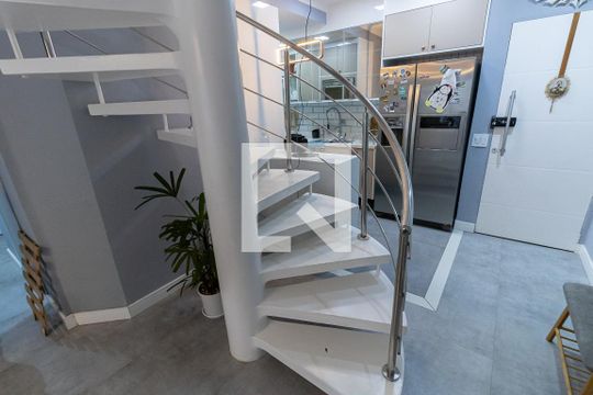 Escada de apartamento à venda com 3 quartos, 180m² em Vila Isa, São Paulo