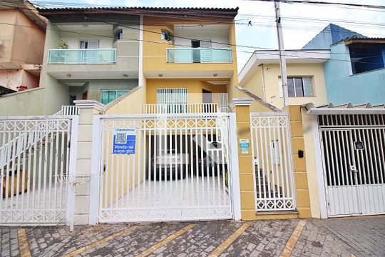 Fachada de casa à venda com 3 quartos, 212m² em Jardim Andrea Demarchi, São Bernardo do Campo