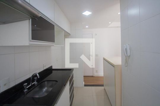 Cozinha de apartamento para alugar com 2 quartos, 55m² em Vila das Belezas, São Paulo
