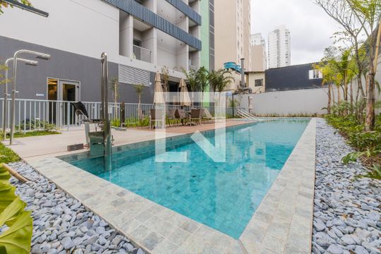 Piscina de apartamento à venda com 1 quarto, 28m² em Pinheiros, São Paulo