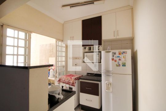 Cozinha de casa para alugar com 2 quartos, 110m² em Wanel Ville, Sorocaba
