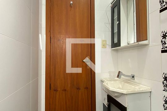Banheiro de casa à venda com 2 quartos, 80m² em Pinheiro, São Leopoldo