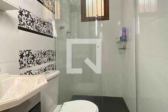 Banheiro de casa à venda com 2 quartos, 80m² em Pinheiro, São Leopoldo