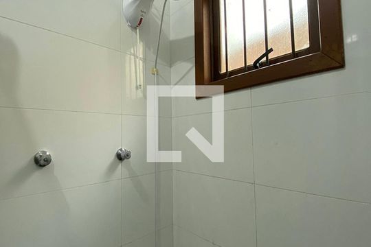 Banheiro de casa à venda com 2 quartos, 80m² em Pinheiro, São Leopoldo