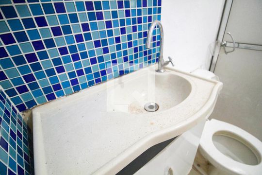 banheiro de casa para alugar com 1 quarto, 25m² em Vila Dom Pedro Ii, São Paulo