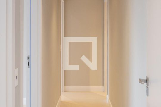 Corredor de apartamento à venda com 3 quartos, 150m² em Perdizes, São Paulo