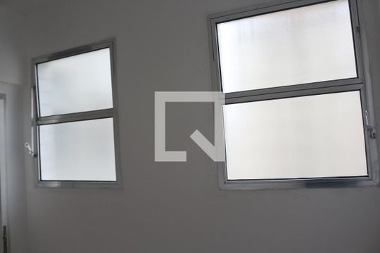 Quarto de Serviço de apartamento para alugar com 3 quartos, 90m² em Itararé, São Vicente