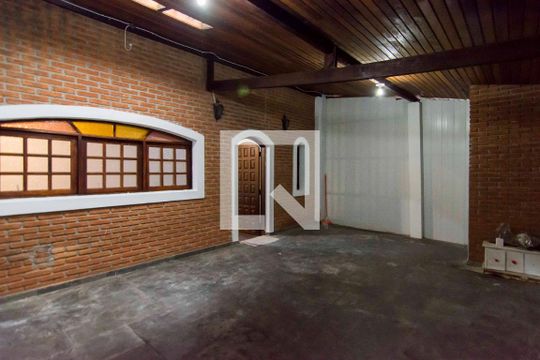 Garagem de casa para alugar com 4 quartos, 200m² em Estância Jaraguá, São Paulo