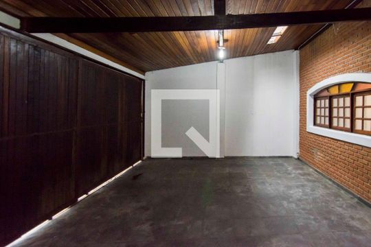 Garagem de casa para alugar com 4 quartos, 200m² em Estância Jaraguá, São Paulo