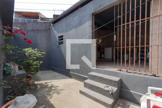 Quintal de casa à venda com 3 quartos, 150m² em Jardim Santo Antônio, São Paulo