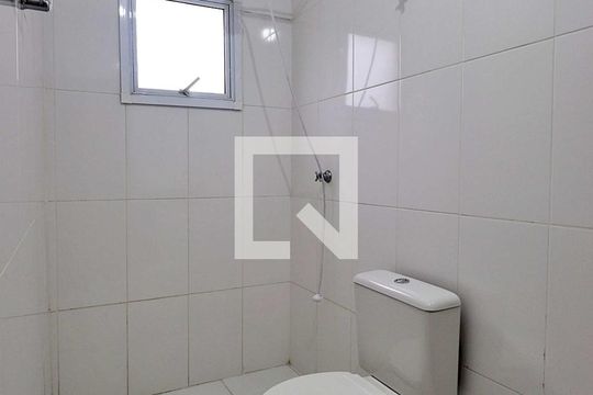 Banheiro da Suíte 2 de casa de condomínio para alugar com 2 quartos, 105m² em Vila Curuçá, Santo André