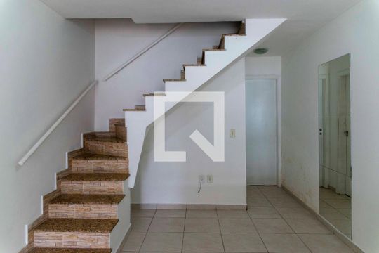 Casa de Condomínio para alugar com 2 quartos, 66m² em Comendador Soares, Nova Iguaçu