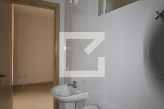 Banheiro de apartamento para alugar com 1 quarto, 48m² em Jardim Três Marias, São Paulo
