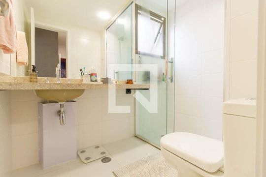 Banheiro da Suíte 1 de apartamento à venda com 3 quartos, 108m² em Vila Monumento, São Paulo