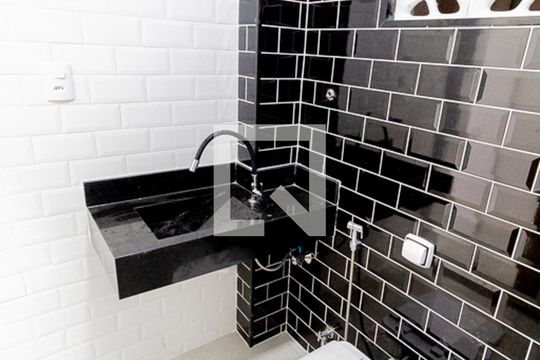 Banheiro de kitnet/studio à venda com 1 quarto, 28m² em Flamengo, Rio de Janeiro