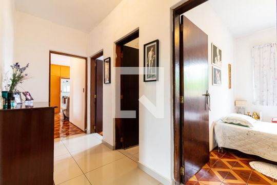 Corredor de casa à venda com 5 quartos, 300m² em Vila Babilônia, São Paulo