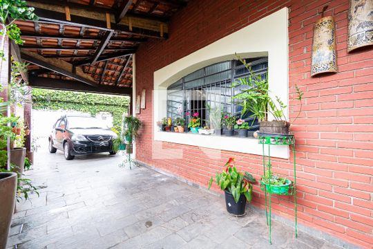 Garagem de casa à venda com 5 quartos, 300m² em Vila Babilônia, São Paulo