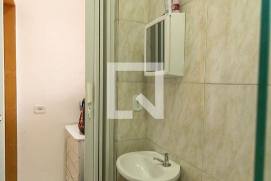 Banheiro de casa para alugar com 1 quarto, 30m² em Catumbi, São Paulo