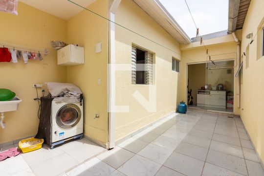 Quintal de casa à venda com 5 quartos, 160m² em Jardim das Flores, Osasco