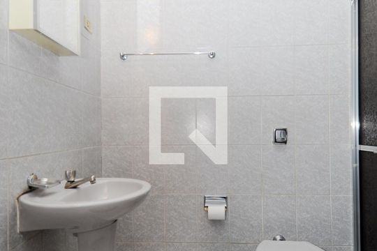 Banheiro da Suíte de casa à venda com 3 quartos, 220m² em Vila Capitão Rabelo, Guarulhos