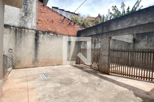 Quintal de casa à venda com 4 quartos, 300m² em Jardim Regina Alice, Barueri
