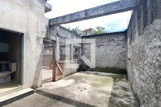 Quintal de casa à venda com 4 quartos, 300m² em Jardim Regina Alice, Barueri