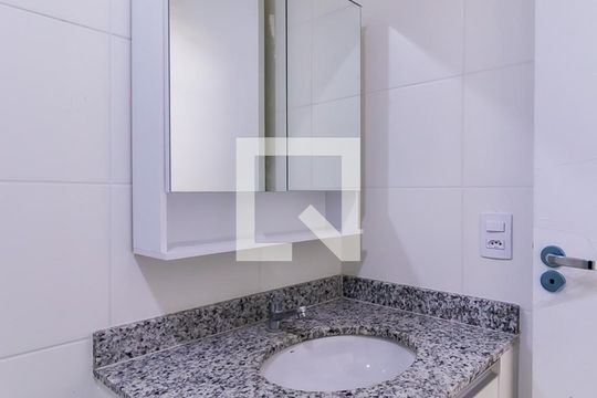 Banheiro de apartamento para alugar com 2 quartos, 55m² em Vila Dom Pedro I, São Paulo