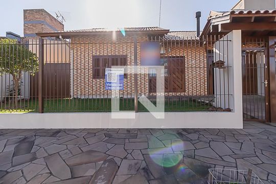 Fachada de casa à venda com 3 quartos, 178m² em Cristo Rei, São Leopoldo