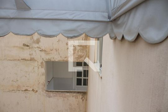 Área de Serviço - Janela de apartamento para alugar com 3 quartos, 80m² em Lins de Vasconcelos, Rio de Janeiro