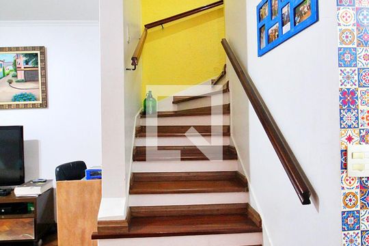 Escada de casa à venda com 3 quartos, 126m² em Utinga, Santo André