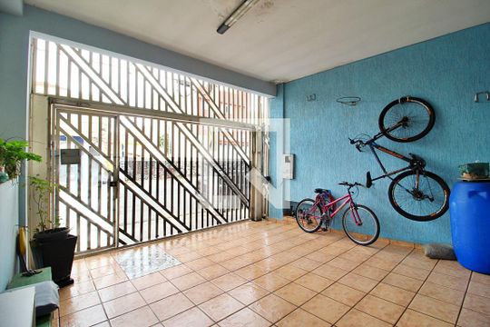 Garagem de casa à venda com 3 quartos, 126m² em Utinga, Santo André