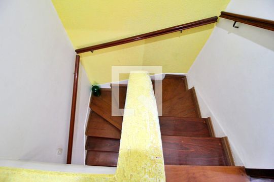 Escada de casa à venda com 3 quartos, 126m² em Utinga, Santo André