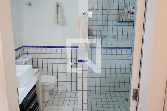 Banheiro da Suíte 1 de casa para alugar com 5 quartos, 501m² em Jardim Londrina, São Paulo