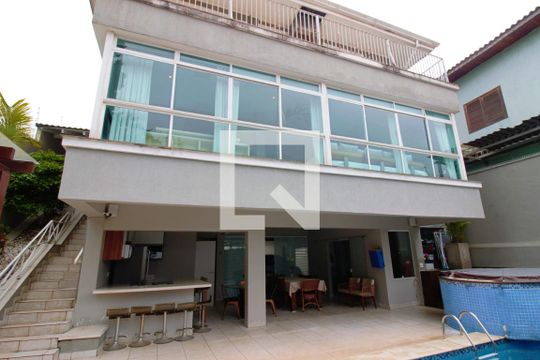 Quintal de casa para alugar com 5 quartos, 501m² em Jardim Londrina, São Paulo