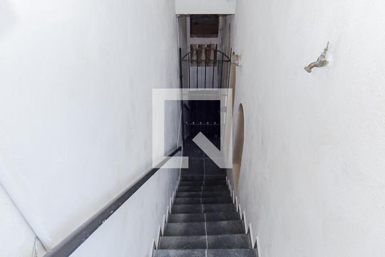 Escada de Entrada de casa para alugar com 2 quartos, 70m² em Gopoúva, Guarulhos