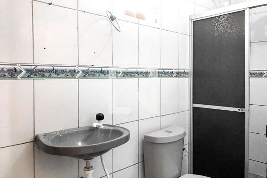 Banheiro de casa para alugar com 2 quartos, 70m² em Fazenda Grande do Retiro, Salvador