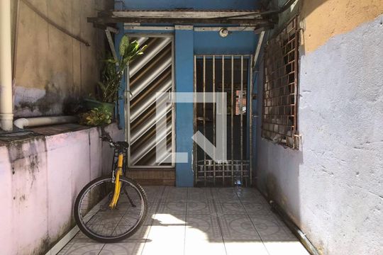 Entrada de casa para alugar com 2 quartos, 70m² em Fazenda Grande do Retiro, Salvador