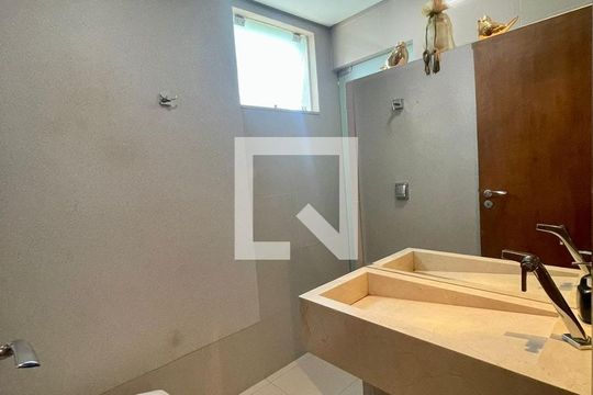 Banheiro da Suíte 4 de casa de condomínio para alugar com 5 quartos, 360m² em Jardins Lisboa, Goiânia