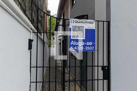 Entrada de apartamento para alugar com 2 quartos, 45m² em Jacaré, Niterói