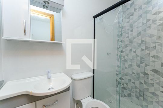 Banheiro de apartamento para alugar com 2 quartos, 45m² em Jacaré, Niterói