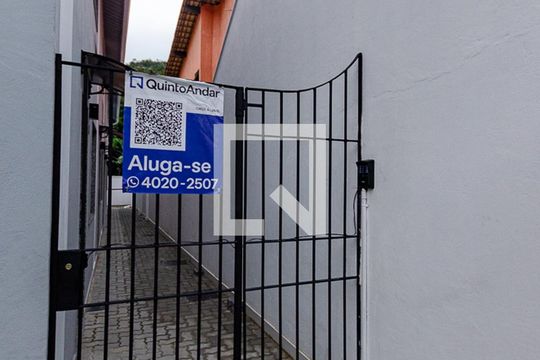 Entrada de apartamento para alugar com 2 quartos, 30m² em Jacaré, Niterói