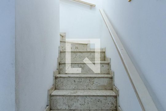 Escadas de casa à venda com 4 quartos, 143m² em Vila Nova Caledônia, São Paulo