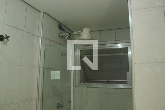 Banheiro de apartamento para alugar com 2 quartos, 84m² em Jardim Regis, São Paulo
